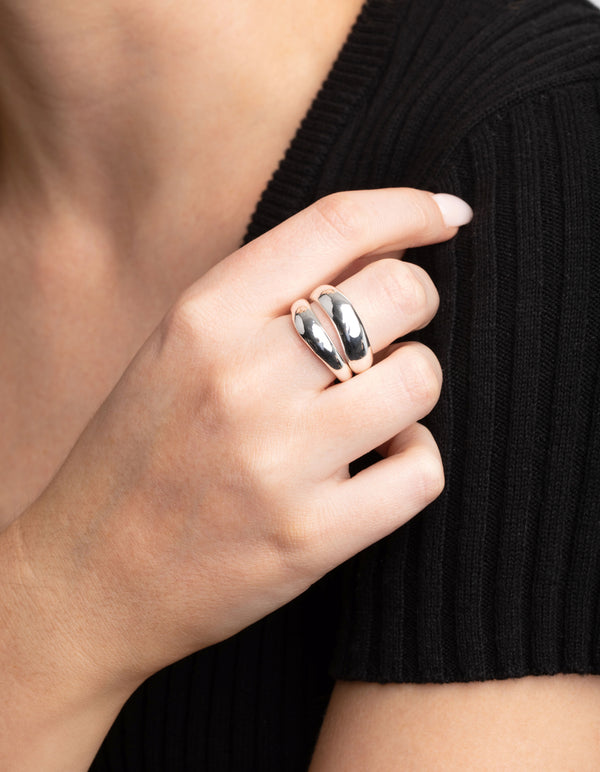 Featuring silver plated irregular ring set with statement style on finger view