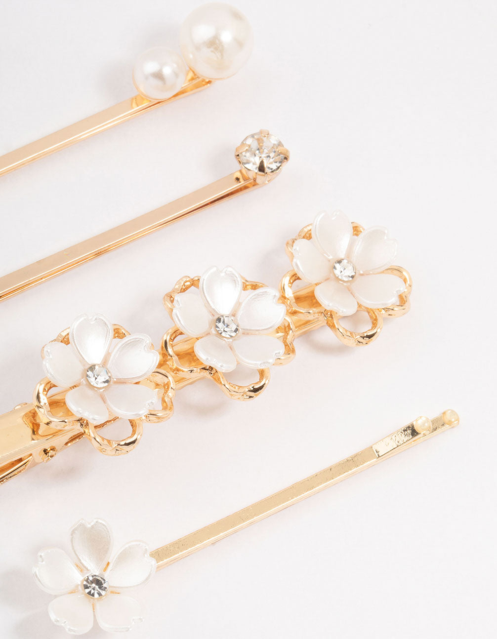 Discover these mixed gold pearl and flower hair clips with ivory in detail view