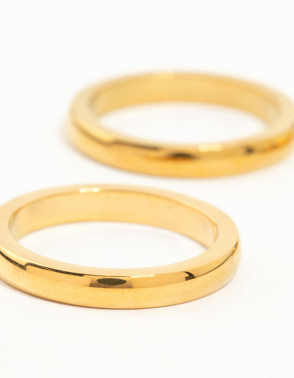 Showcasing waterproof gold plated stainless steel band rings in a 3-pack close up view