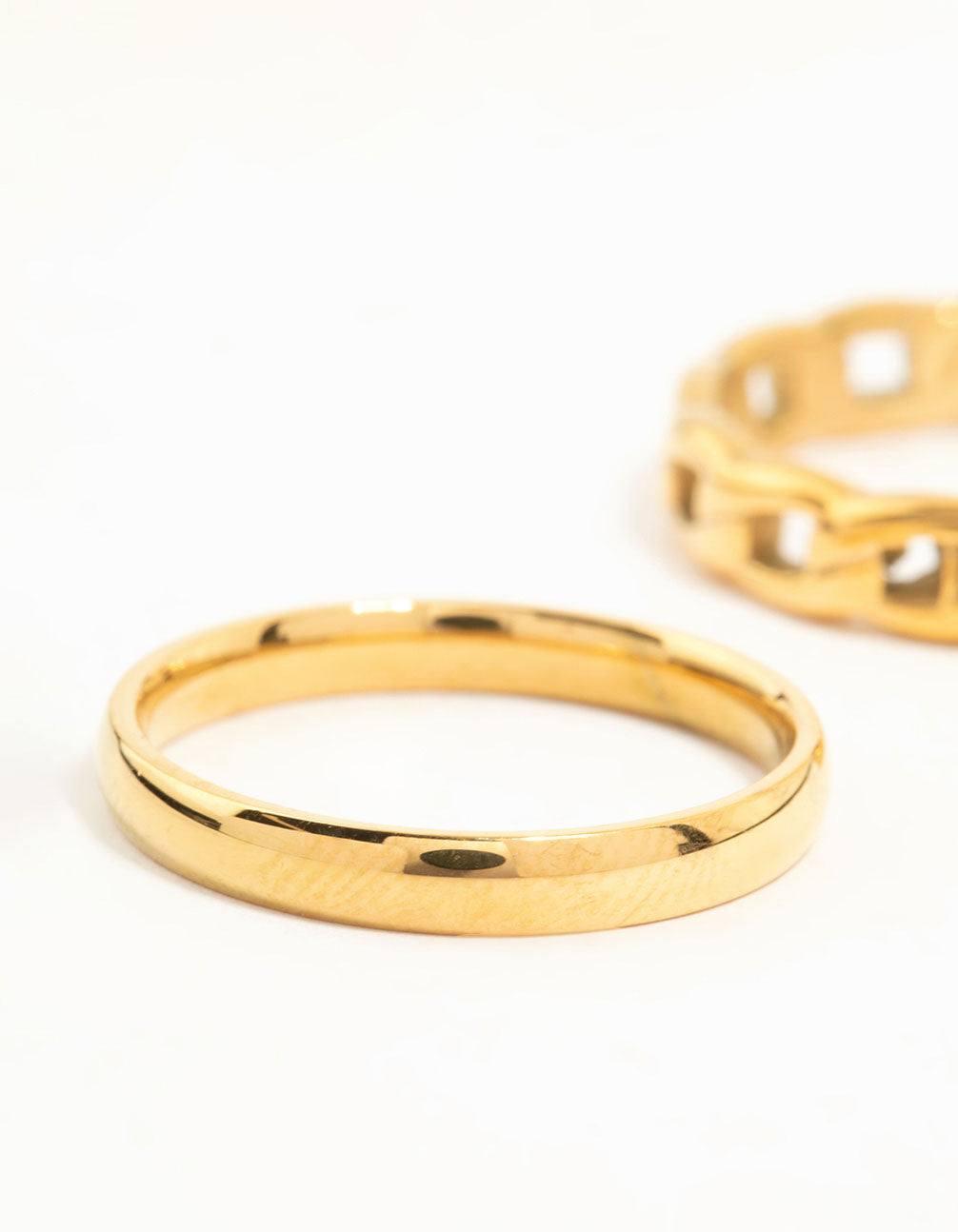 Elegant waterproof gold plated stainless steel chain link rings 2-pack with detailed band design close up view