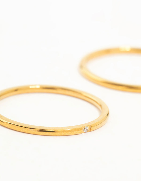 Crafted from waterproof gold plated stainless steel, these fine band rings feature a 2-pack design close up view