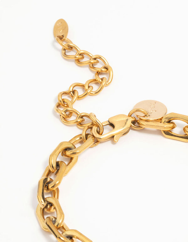 Presenting a waterproof gold plated stainless steel thick chain bracelet closure detail view