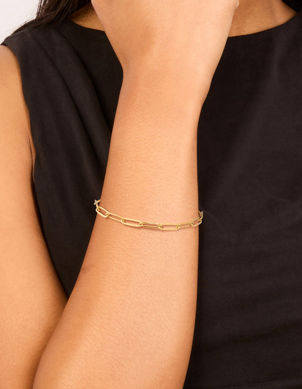 Showcasing a waterproof gold plated stainless steel open oval link chain bracelet on wrist view