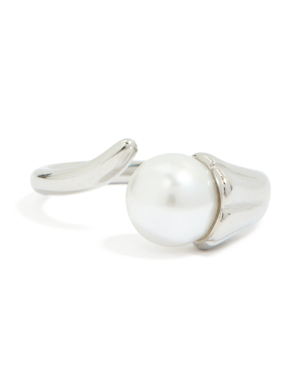 Designed with an open wrap around style, this waterproof stainless steel pearl ring in silver and white close up view