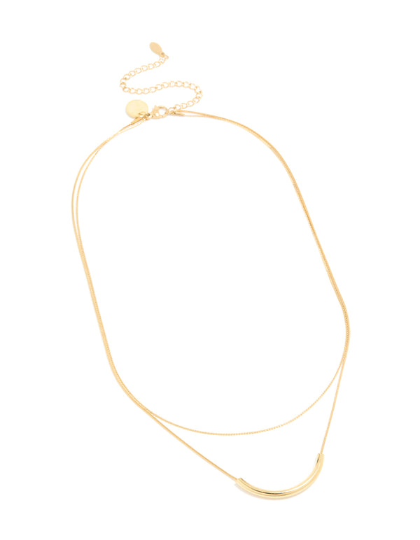 Showcasing a waterproof curved bar and chain layered necklace crafted from gold plated stainless steel front view