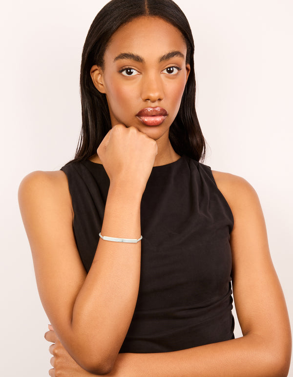 Presenting a waterproof stainless steel twisted engravable toggle bracelet with bar detailing in silver on model view