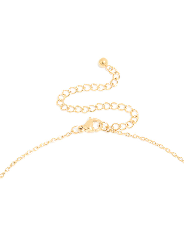 Highlighting the waterproof bubble letter U initial pendant necklace in gold plated stainless steel with a dainty style clasp detail view