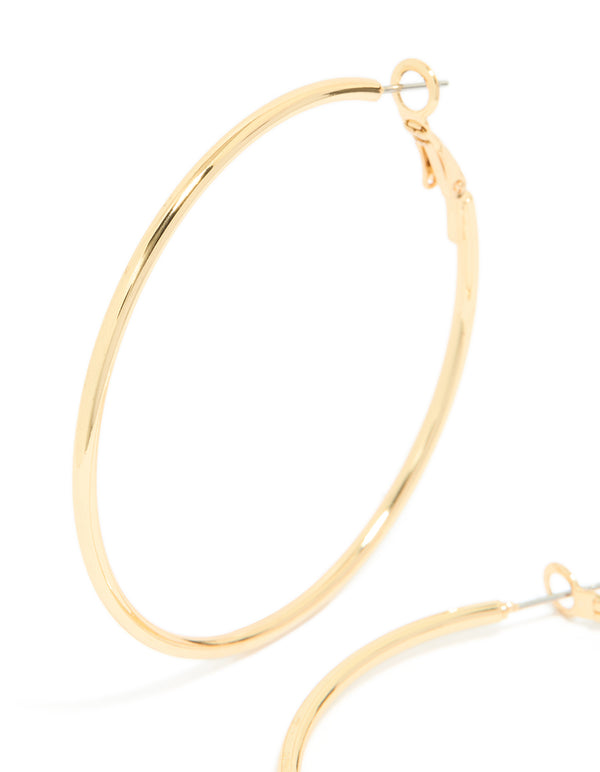 Highlighting gold plated thin hoop earrings with closure mechanism close up view