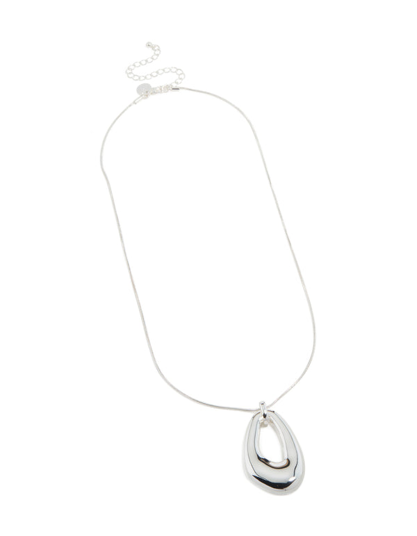 Featuring a long organic pendant necklace with plated material in a polished finish front view