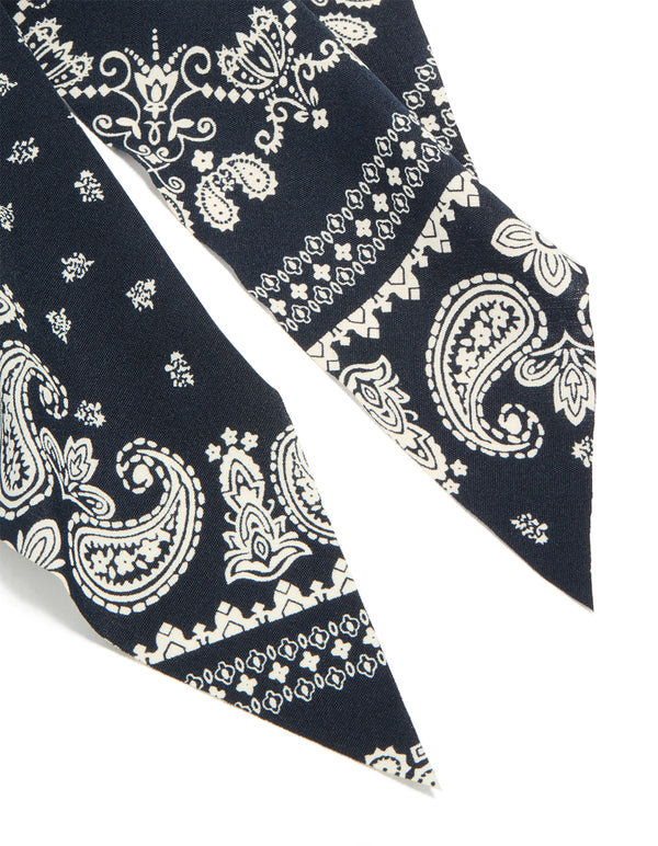 Showcasing paisley printed scarf scrunchie in black and ivory with statement detailing detail view