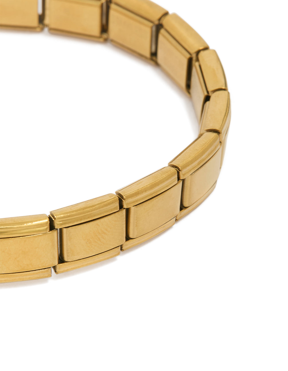 Showcasing waterproof gold plated stainless steel stretch link chain bracelet in gold close up view