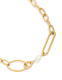 Showcasing a waterproof irregular paperclip necklace with freshwater pearl detail in gold plated stainless steel close up view - link has visual effect only