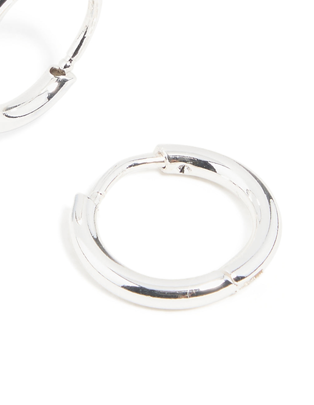 Highlighting waterproof stainless steel clicker earrings 14 MM in silver with chunky design post detail view