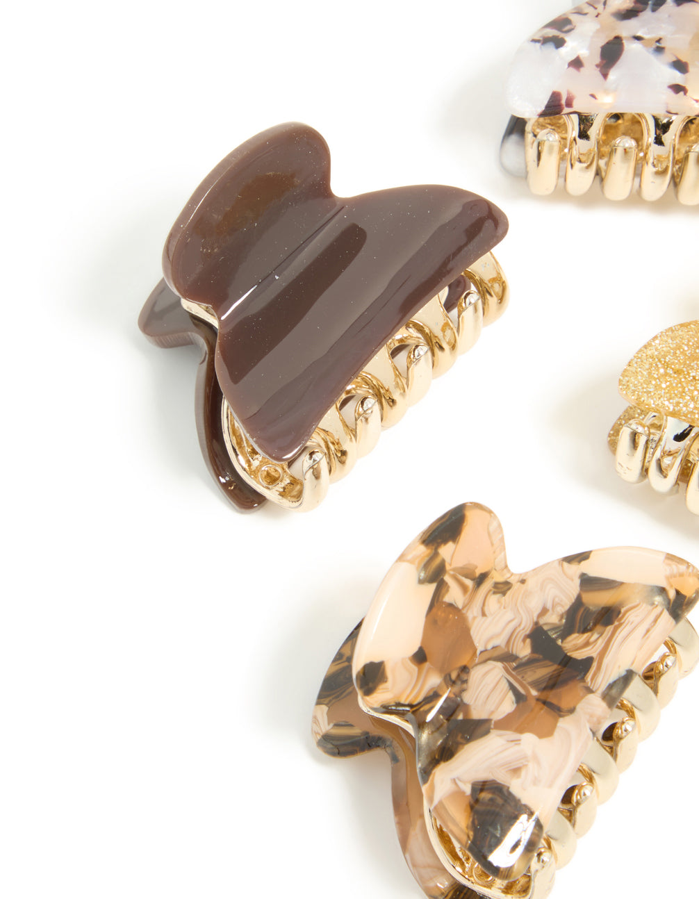 Crafted from acrylic, these brown and gold claw clips come in a 4-pack with glitter accessories side view