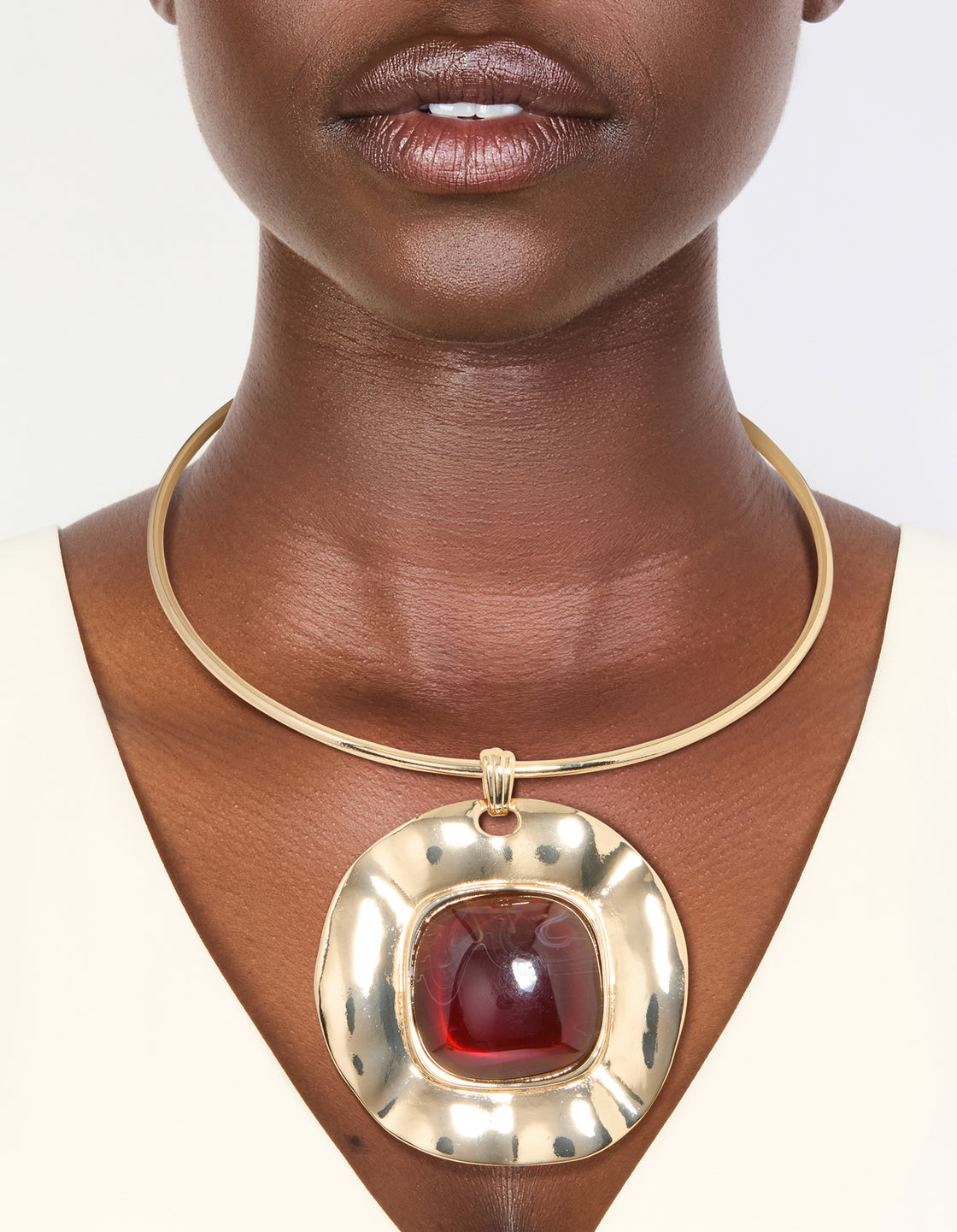 Gold Dark Red Resin Large Pendant Choker Necklace