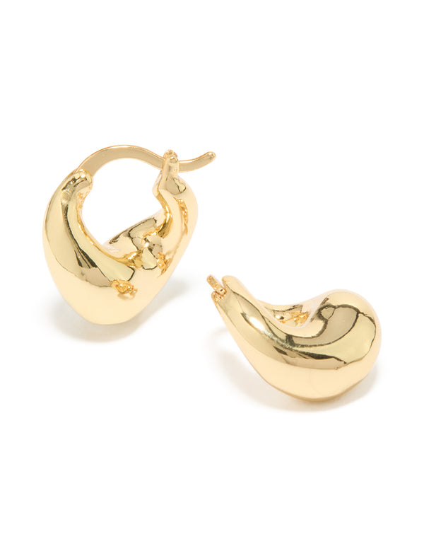 Discover these statement wavy hoop earrings crafted from gold plated material in a beautiful gold color front view
