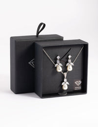 Rhodium Diamond Simulant Flower Pearl Necklace & Earrings Set - link has visual effect only