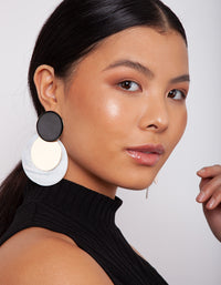 Black White Shell Disc Earrings - link has visual effect only